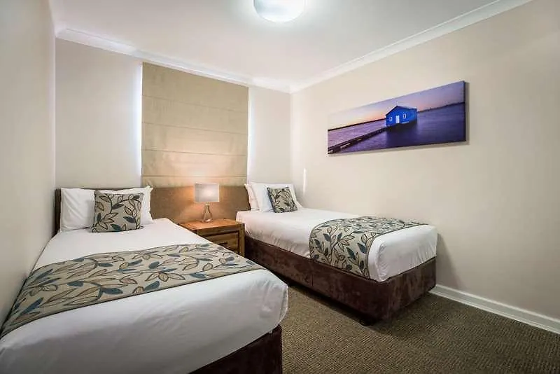 Broadwater Resort Como Perth 4*,  Avustralya