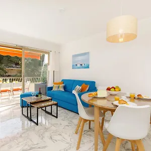 Blue Yourhosthelper , Cannes France
